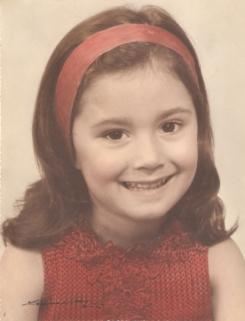 Eu, aos 4 anos, com um vestido que meu pai me deu e eu amava!!!